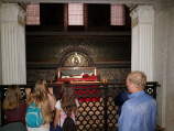 w Bazylice San Lorenzo przy kaplicy grobowej bł. Piusa IX
